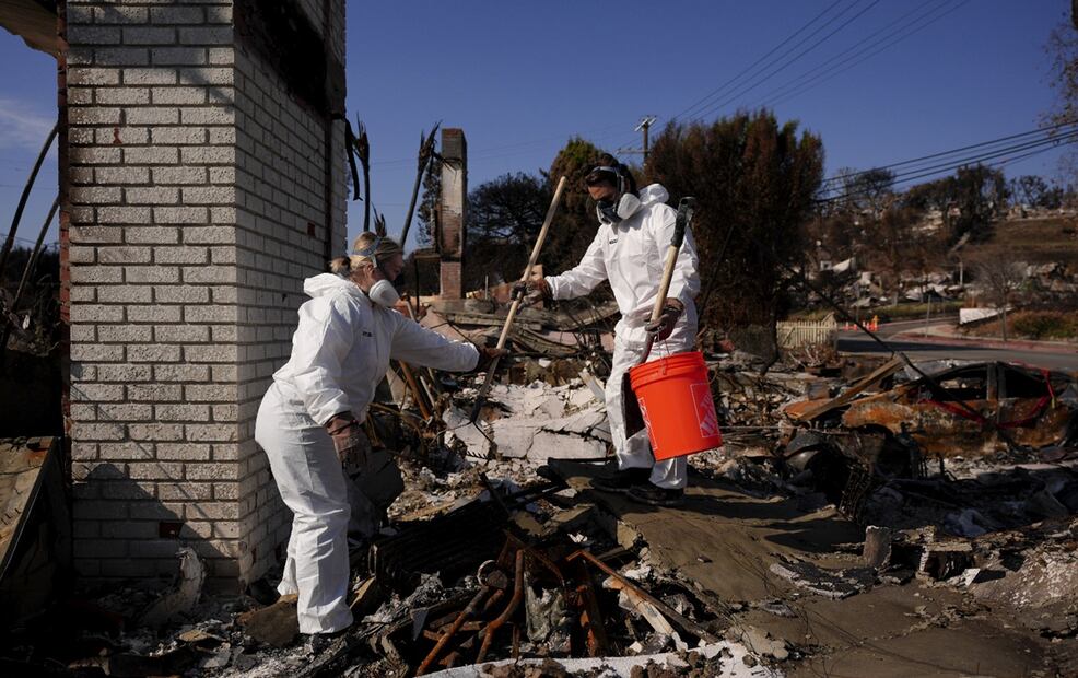 El departamento de bomberos de California afirmó el viernes 31 de enero de 2025 en su página web que los dos fuegos que devastaron la ciudad de Los Ángeles estaban controlados al 100%. Foto: AP