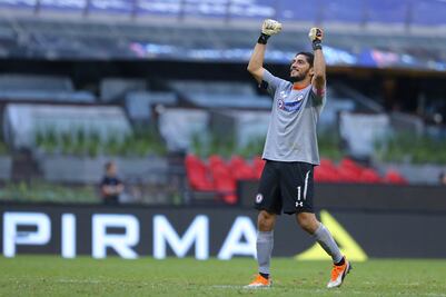 Conocer el futbol mexicano, requisito para dirigir a la Selección: Corona