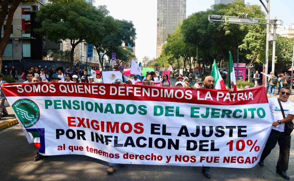 Militares en retiro marchan rumbo al Zócalo 30 de noviembre/ Foto: Valente Rosas. EL UNIVERSAL