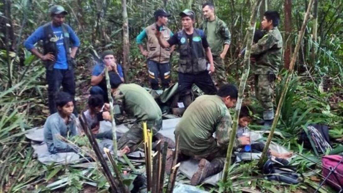Hallan con vida en la selva colombiana a los 4 niños que desaparecieron hace 40 días tras un accidente de avión