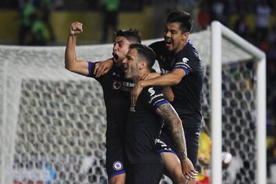 Cruz Azul vence a Morelia y de paso elimina a Chivas
