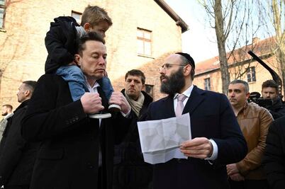 Señalado por antisemitismo, Elon Musk visita el campo de exterminio de Auschwitz