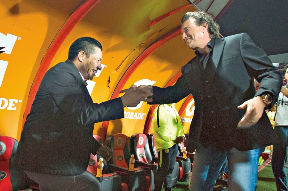 Romano (der.) no cumplió con las expectativas del conjunto fronterizo (ALEJANDRO GUTIÉRREZ. IMAGO7)