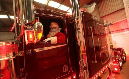 Santa Claus se pone cubrebocas y cambia trineo por tractocamión para recorrer Toluca 