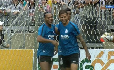 Ronaldinho se reúne con campeones del mundo de 2002