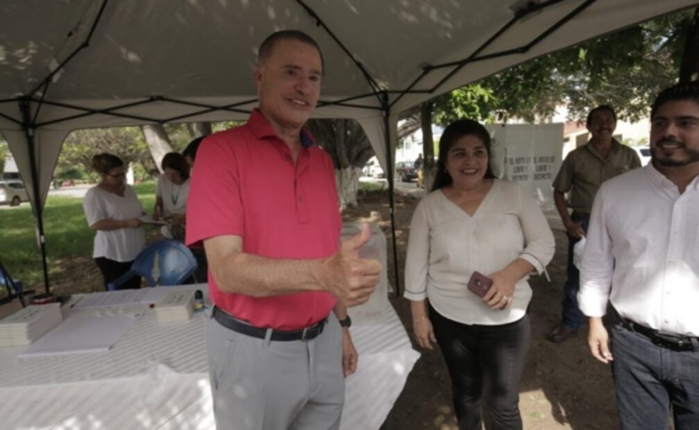 Votan en las elecciones internas del PRI en los estados
