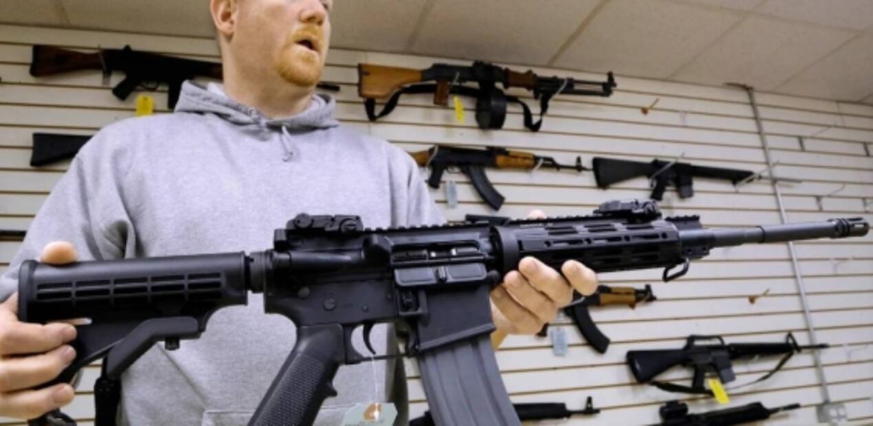 ¿Cómo es el rifle AR-15, el arma usada en tiroteo de Uvalde que dejó 21 muertos en EU?
