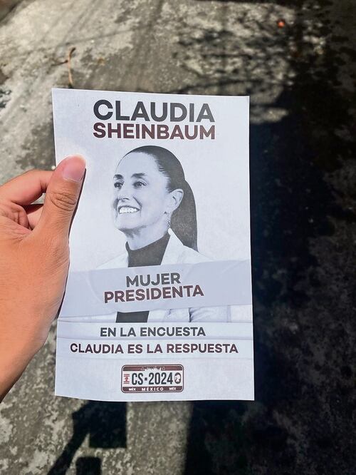 Los volantes de Claudia Sheinbaum, en papel bond, media carta, tienen un costo por millar de 300 a 400 pesos. Foto: Especial