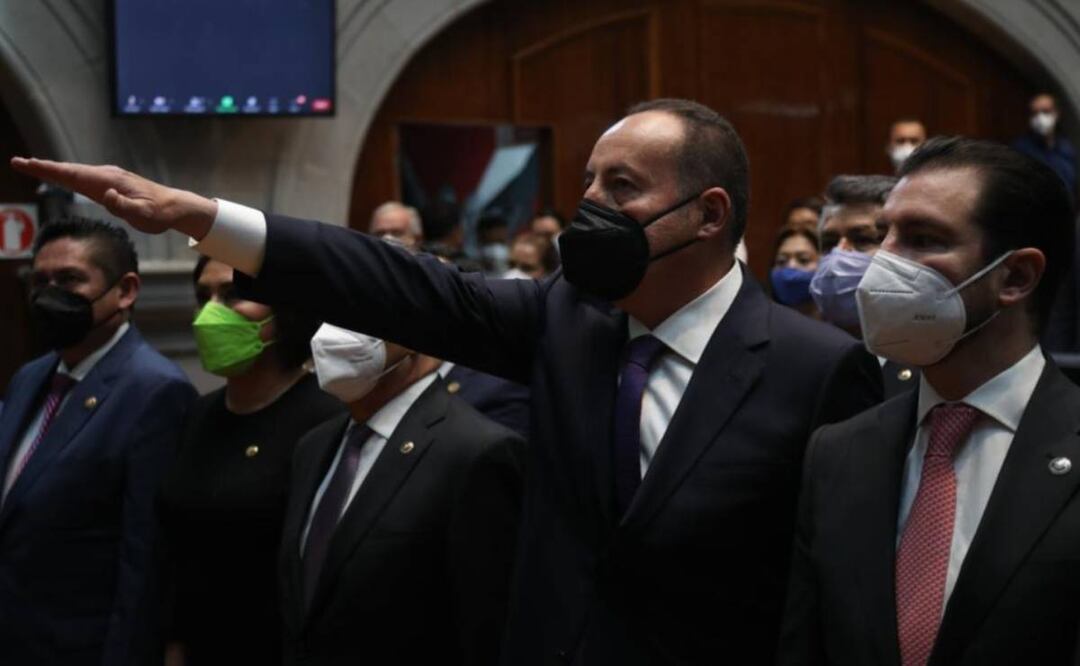 Foto: Especial/ El Universal/ José Luis Cervantes tomando protesta como nuevo Fiscal del Edomex