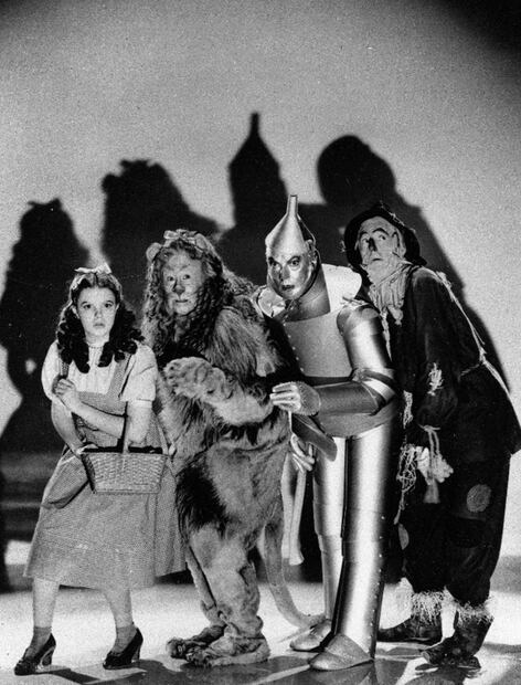 Encuentran vestido original de Dorothy de "The Wizard of Oz", será exhibido en museo de EU