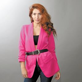 Karla Vallín lanza “Piropos” con amor