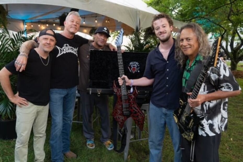 “Eddie”, de Stranger Things, conoce a Metallica y hasta se echan un "palomazo" 