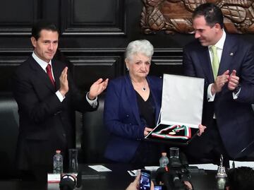 Entregan medalla Belisario Domínguez al "Héroe de la Gasolinera"