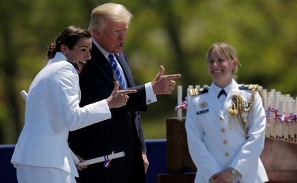 John Kelly sugiere a Donald Trump usar un sable contra la prensa