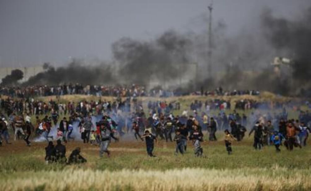 Choques entre palestinos y soldados israelíes dejan 15 muertos y casi 2 mil heridos