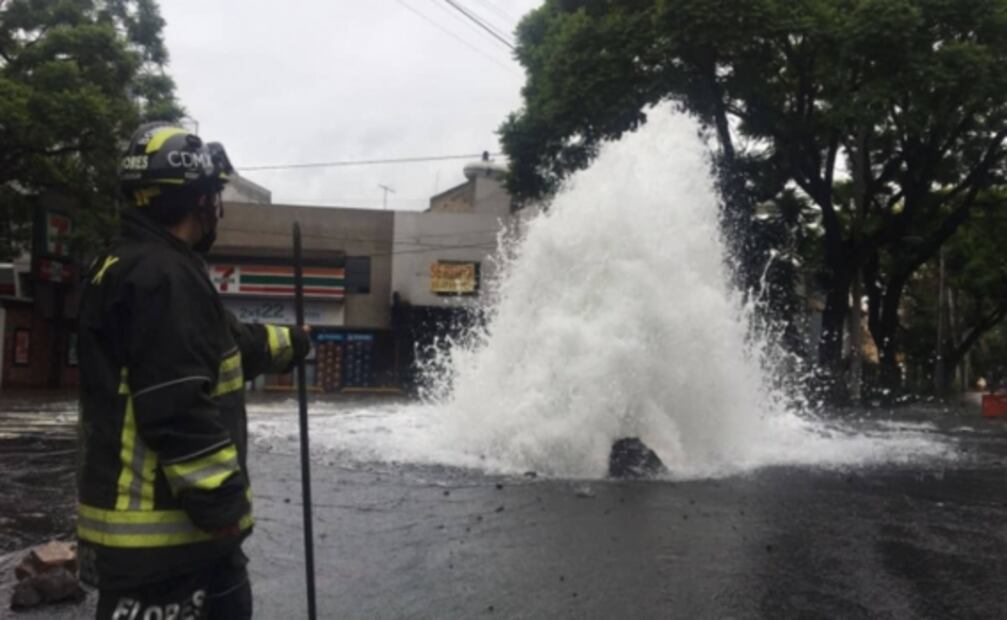 Mega fuga de agua en Miramontes no ha sido controlada 