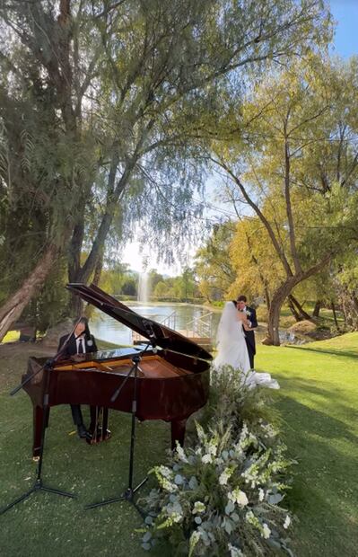 Boda de Karla Vallín y Rolando Orozco.
Foto: Instagram