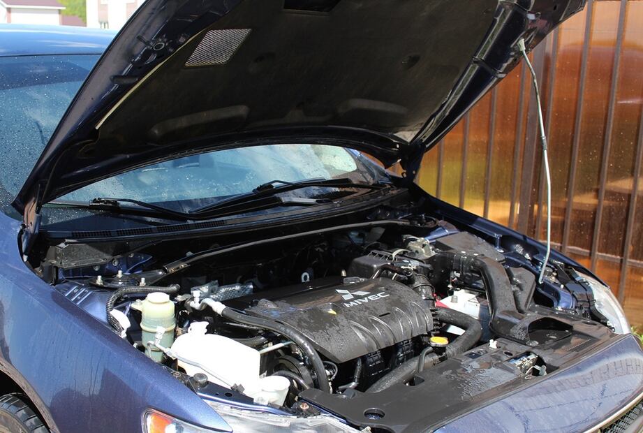 El óxido también puede dañar otras partes de tu auto, como el motor. Foto: Pixabay