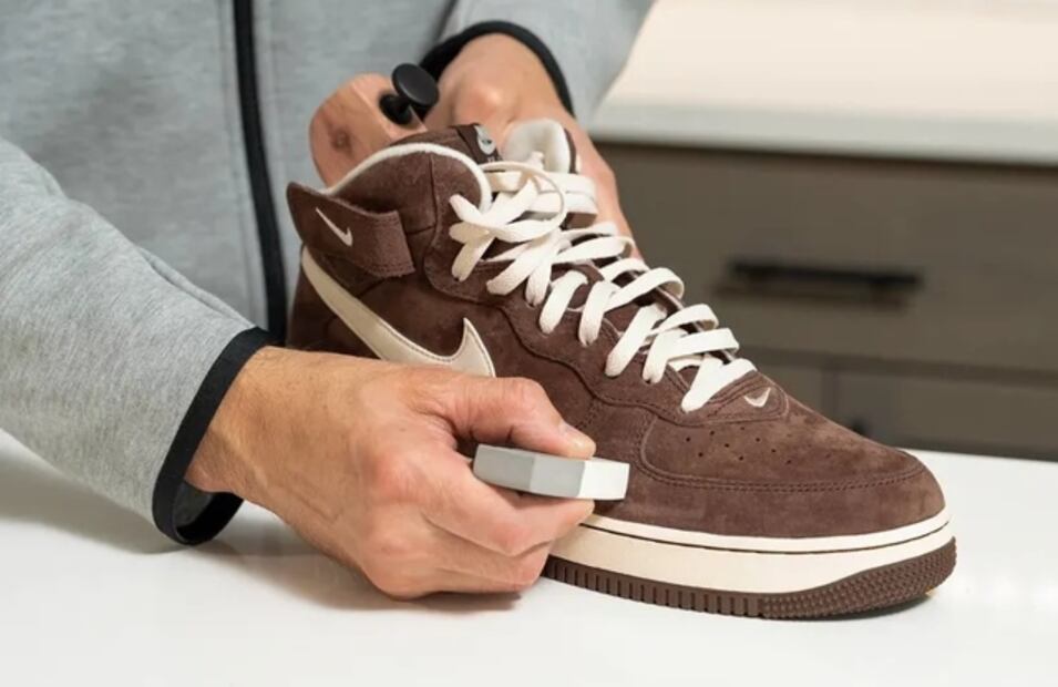 Una goma de borrar puede ayudar a eliminar rayones. Foto: Nike