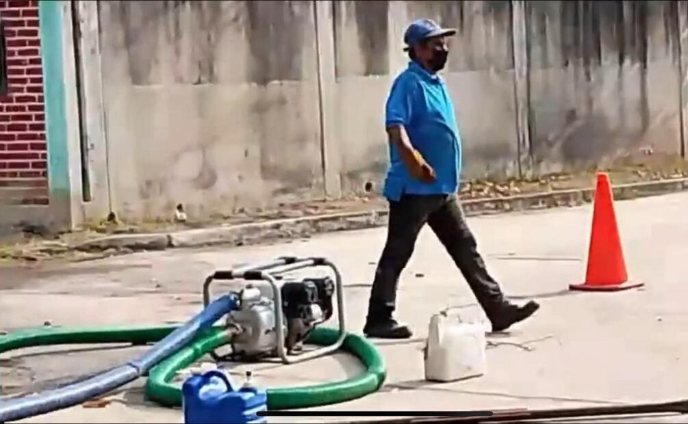 Funcionarios municipales arrojan aguas negras a río en comunidad del Istmo de Oaxaca; fue un "error", reconoce edil
Foto: Especial
