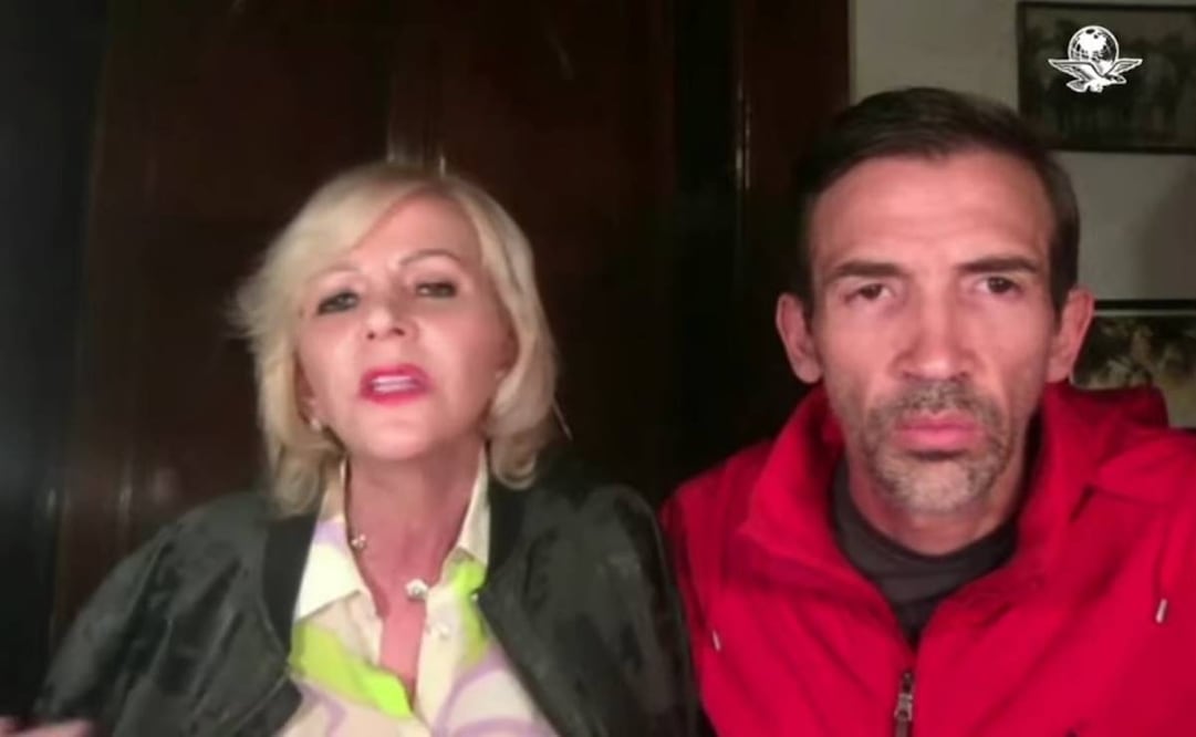 Alejandra Cuevas y su hijo Alonso conversaron con los periodistas del programa Con los de casa, de EL UNIVERSAL. Foto: Especial.