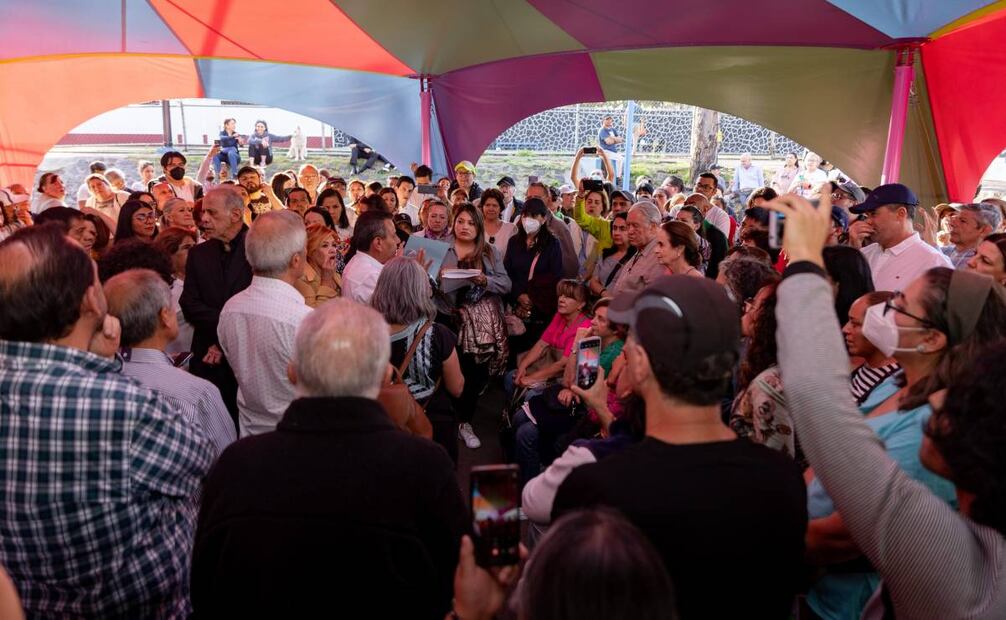 Vecinos de Álvaro Obregón sostienen reunión con personal de la alcaldía contra construcción de Utopía (27/03/2025). Foto: Hugo Salvador / El Universal