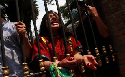 Desplazadas triquis toman Segob para exigir retorno seguro a Oaxaca; Encinas rechaza recibirlas