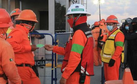 Tras caos por protestas en Dos Bocas, obreros ingresan a laborar