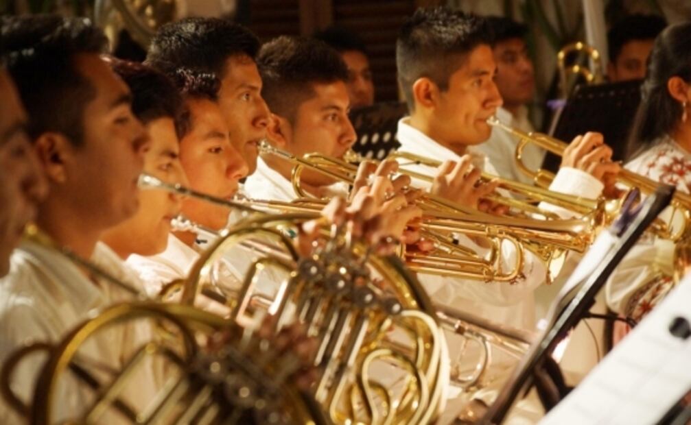 Esta es la banda de músicos mixes que AMLO invitó al Grito de Independencia