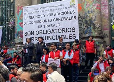 Protestan trabajadores de la Auditoría Superior de CDMX, exigen pagos atrasados