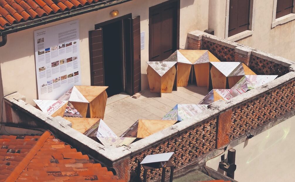 En la Bienal de Arquitectura de Venecia se presentaron un libro y un stand con imágenes de los Laboratorios Regenerativos Vivos. En la imagen, el que se trabajó en diversas comunidades de Chihuahua. Fotos: Tecnológico de Monterrey