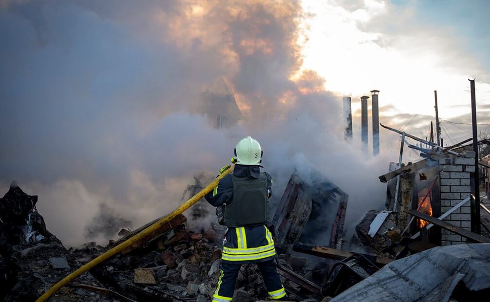 La escalada que supone el uso del misil intercontinental se produce después de que Estados Unidos, España, Italia y Grecia cerraran el miércoles al público sus embajadas en Kiev debido al riesgo elevado de ataques aéreos rusos. Foto: EFE