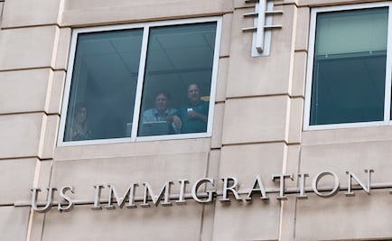 Inmigrantes podrían recibir la residencia permanente de EU… en 100 años