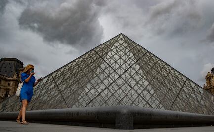 Visitas al Louvre se desploman hasta un 75% este verano
