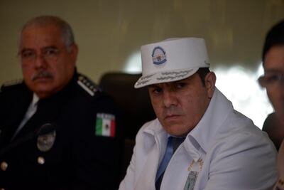 Entregan a Cuauhtémoc Blanco mando de fuerza policial del estado