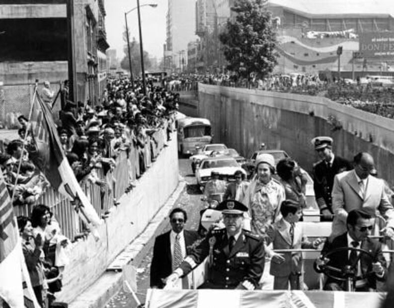 El día que la Reina Isabel y el príncipe Felipe visitaron un mercado en México