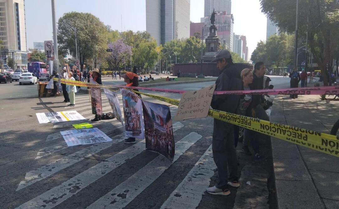 Activistas del Refugio Franciscano bloquean Reforma e Insurgentes. Foto: Especial