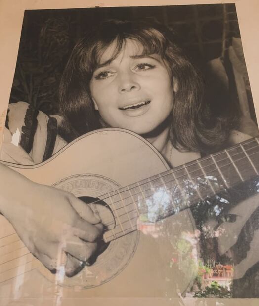 Con esta foto, Majo Aguilar recordó a su abuela Flor Silvestre, fallecida hace cuatro años. Instagram majo__aguilar