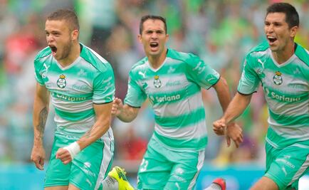 Santos gana de último minuto a León