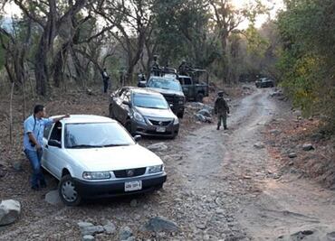Dieron tiro de gracia a policías emboscados en Zihuatanejo, informan autoridades