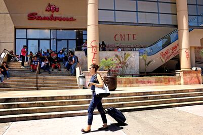 Se confrontan IP y gobierno por bloqueos de CNTE