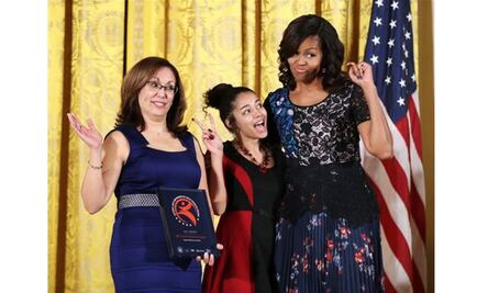Michelle Obama premia 13 programas artísticos