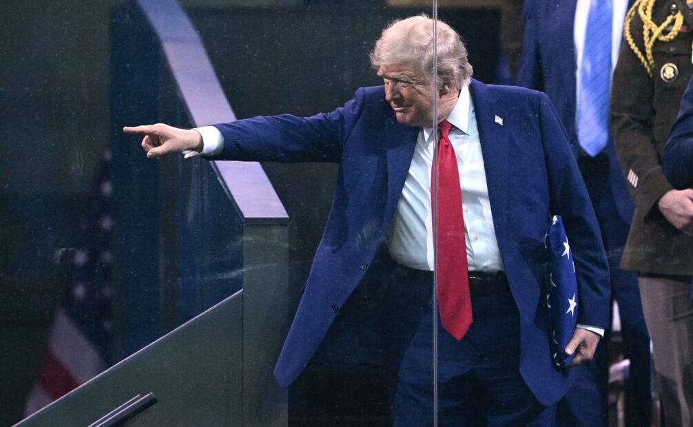 “Si amenazas al pueblo estadounidense, nuestros soldados irán por ti”. Trump elogió la fuerza de combate de Estados Unidos, diciendo que los enemigos que la han desafiado se han arrepentido de haberlo hecho. (14/06/25) Foto: AFP