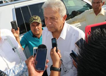 Aporté a fideicomiso $500 mil por ventas de libro, dice AMLO