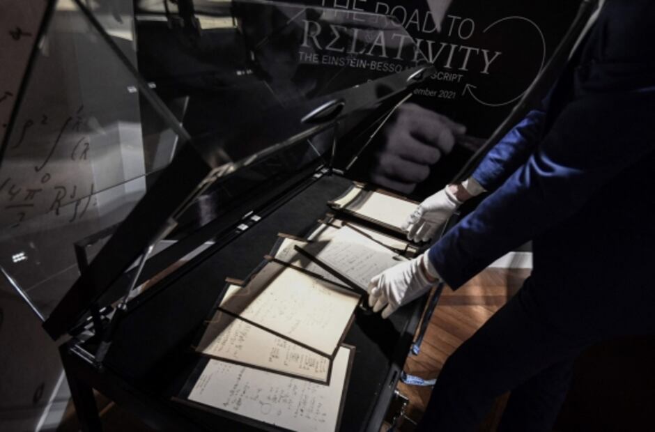 Borrador de la Teoría de la Relatividad de Einstein es subastado en más de 13 mdd