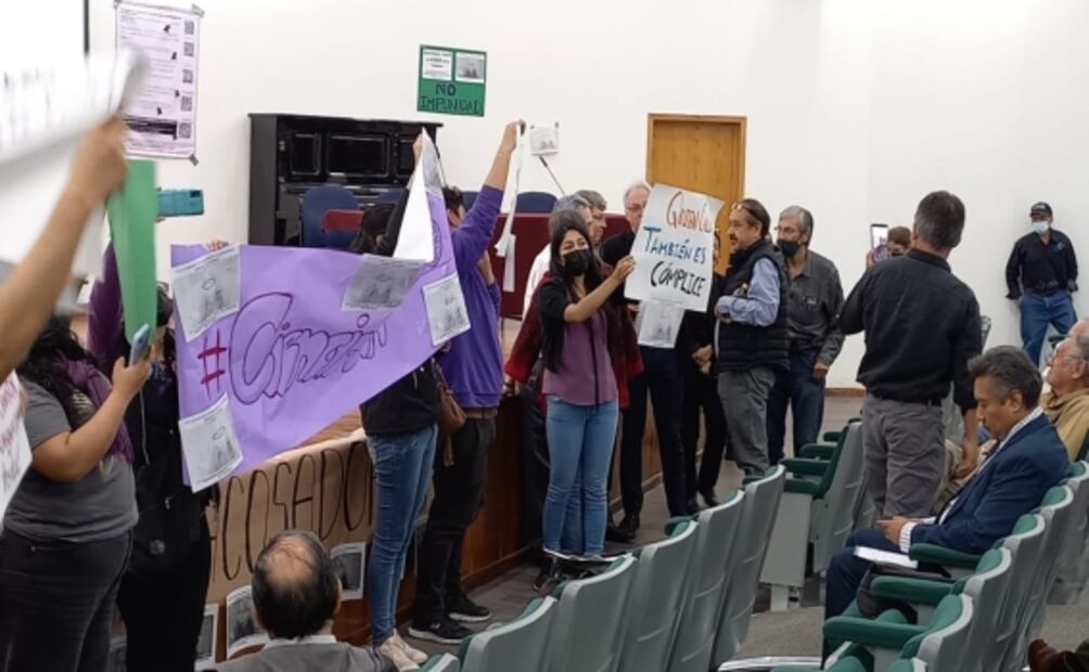 Protestan en Cinvestav por candidatura del doctor Jean-Phillipe Vielle Calzada, acusado de acoso