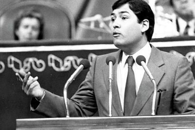 PRI vigiló incluso a sus líderes por 2 décadas