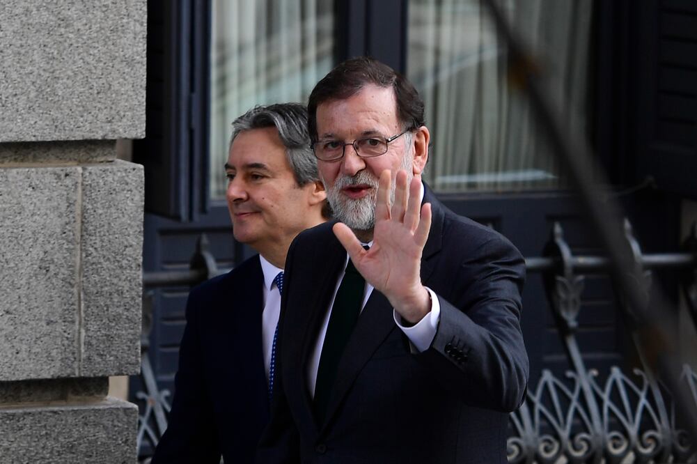 Mariano Rajoy a su salida del Congreso tras dejar el cargo de presidente del gobierno español (Foto: EFE)