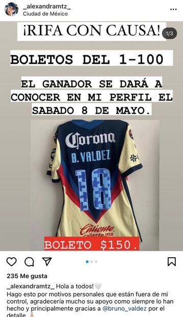 Jugadora del Necaxa rifa playera de Bruno Valdez para pagar operación de rodilla