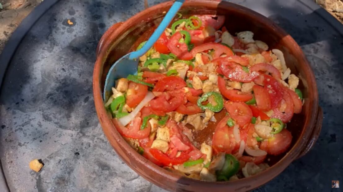 De rodillas y al lado del río: Un práctico guisado de pollo